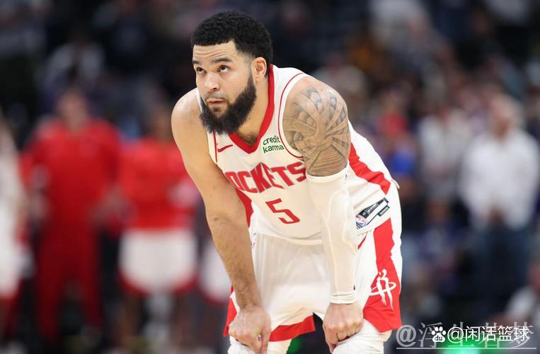 范弗里特突袭受阻 申京篮下强打得手 范弗里特突袭受阻 申京篮下强打得手