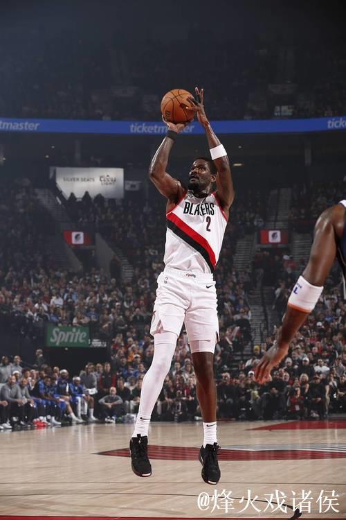 艾顿17+18统治内线 湖人11胜0负定律再验证 艾顿17+18统治内线 湖人11胜0负定律再验证