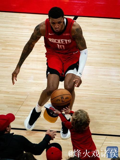 火箭狂胜鹈鹕迎8连败 灰熊狂轰155分猛龙再遭8连败